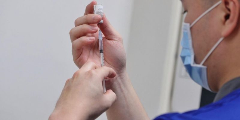 Общество: Великобритания до осени предложит каждому взрослому жителю вакцинироваться от коронавируса — министр
