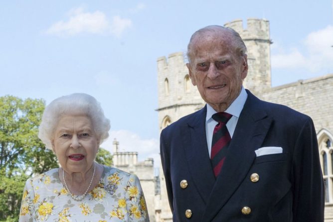 Общество: Королева Великобритании и ее супруг привились от коронавируса