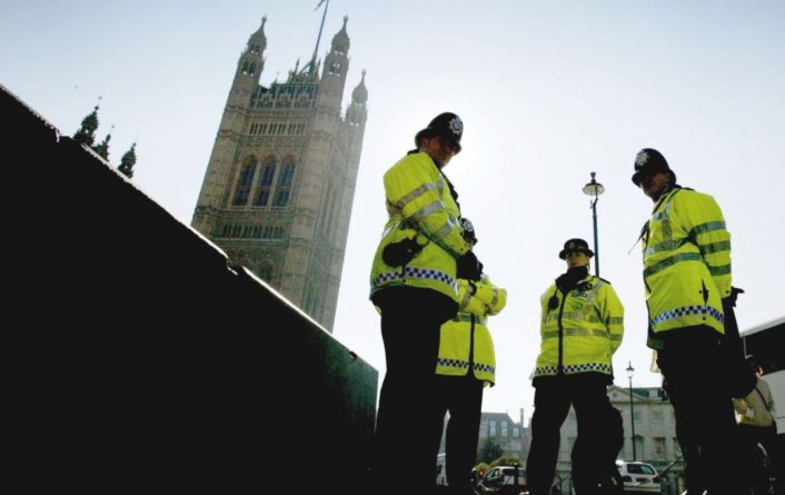 Общество: В Британии из полицейской базы случайно удалили 150 тысяч записей о нарушителях