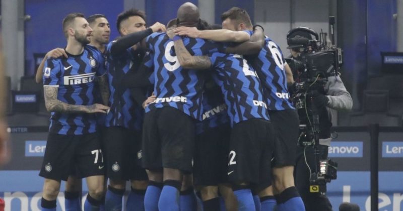 Общество: "Интер" прибил "Ювентус" во всеитальянском дерби и догнал "Милан" на вершине Серии А