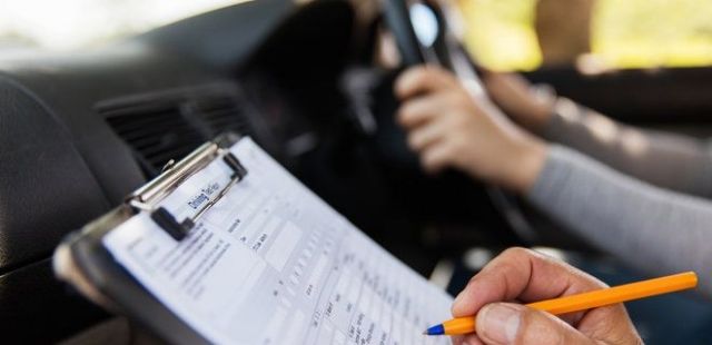 Курьез: англичанин сдал экзамен на водительские права со 158-й попытки