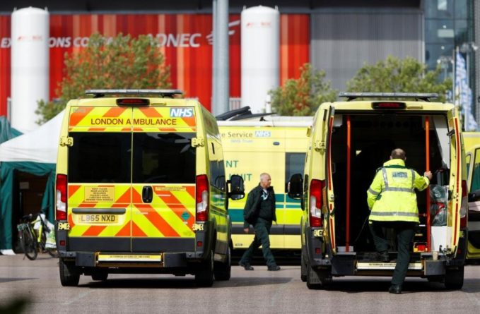 Общество: Больницы напоминают зону боевых действий – в Британии зафиксирован худший день пандемии COVID-19