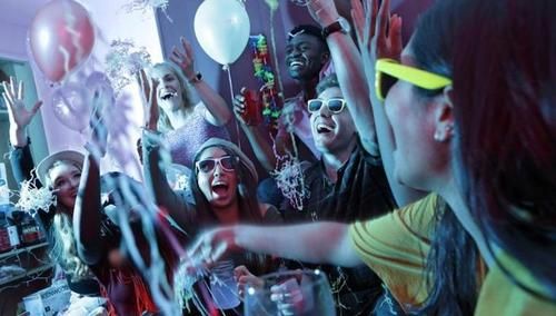 Общество: В Англии вводятся штрафы за участие в домашних вечеринках во время локдауна