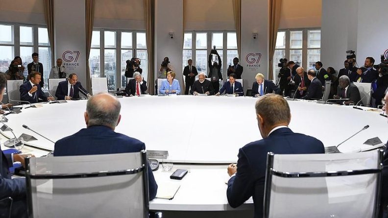 Общество: Песков заявил об отсутствии у РФ приглашений на саммит G7 в Британии