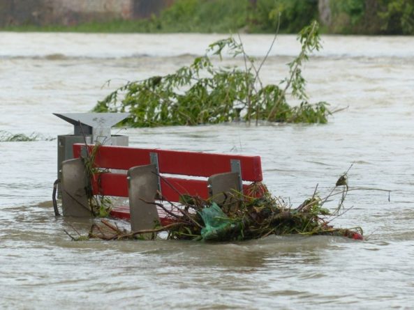 Общество: В Британии затопило часть страны: тысячи домов под угрозой обвала