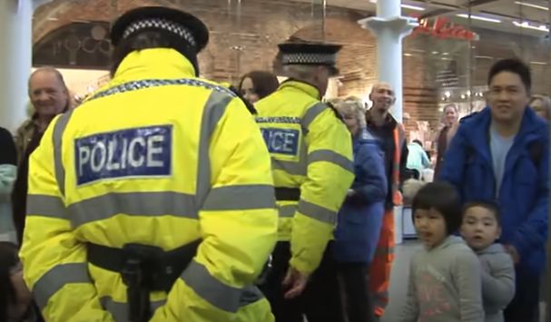 Общество: В Лондоне полиция разогнала еврейскую свадьбу