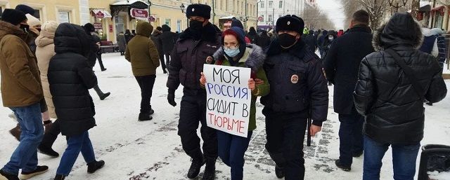 Общество: США и Англия осудили насилие в отношении протестующих в России