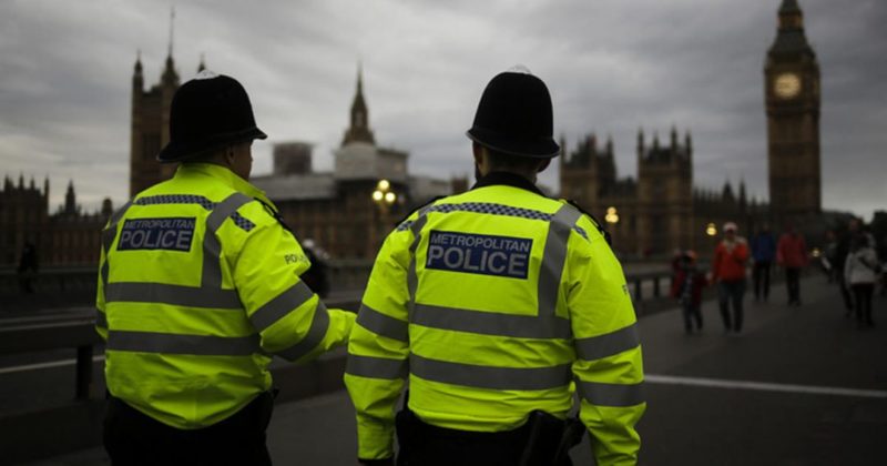 Общество: В Лондоне полиция задержала 300 человек на вечеринке COVID-нарушителей