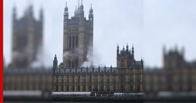 Общество: В Лондоне над зданием парламента поднялся дым