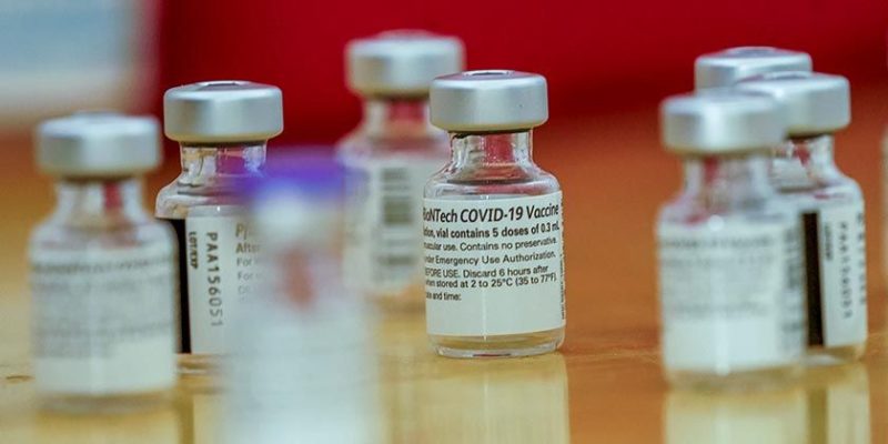 Общество: Вакцинные войны: Евросоюз может сорвать поставки вакцины Pfizer в Великобританию