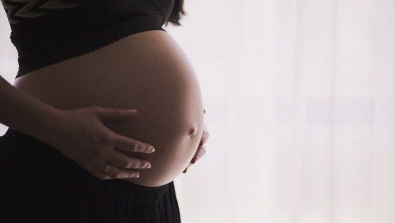 Общество: Британка спутала беременность с непереносимостью лактозы и умерла