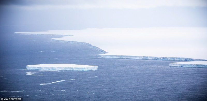 Общество: Огромный айсберг, размером больше Лондона, раскололся на части: фото и видео