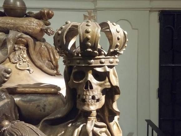 Общество: Британец случайно нашел потерянную королевскую реликвию 400-летней давности