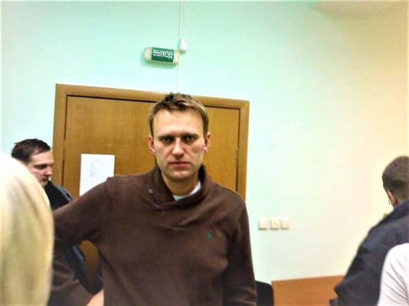 Общество: Великобритания требует немедленно освободить Навального и мира