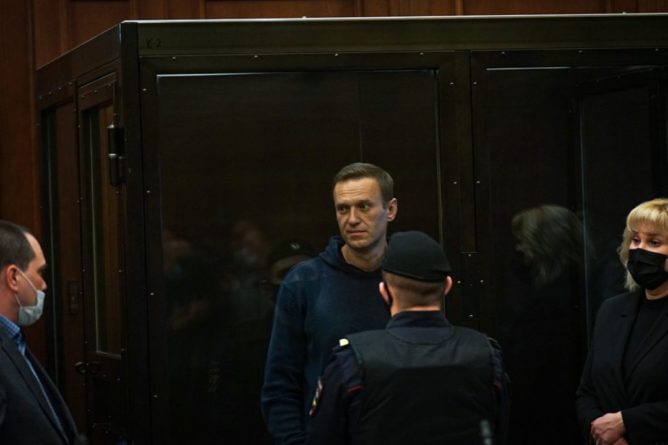Общество: Лондон и Берлин осудили приговор Навального и призвали немедленно отпустить его