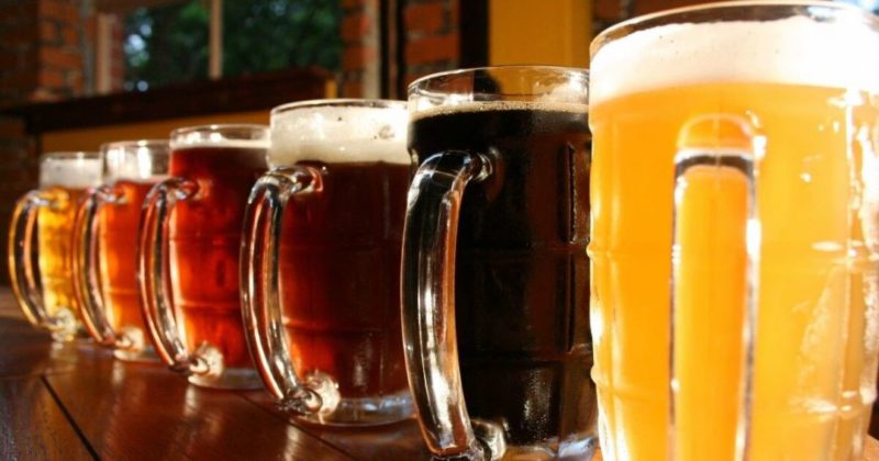 Общество: Из-за пандемии в Британии пабам пришлось вылить 50 млн литров пива