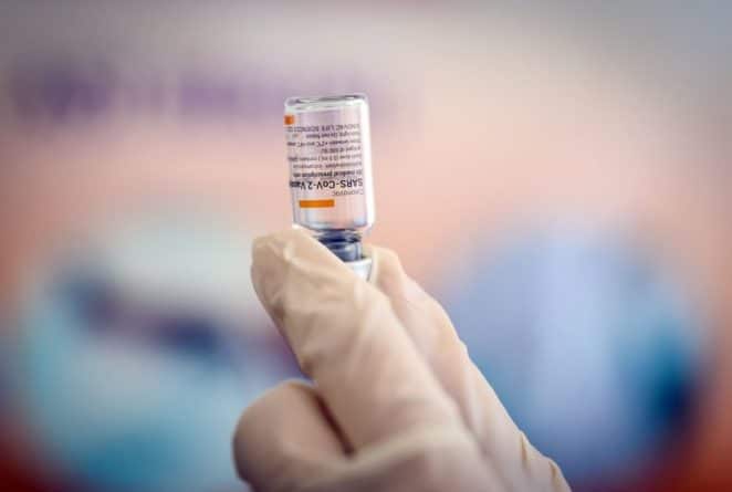 Общество: Вакцина от Pfizer эффективна против новых штаммов коронавируса из ЮАР и Великобритании