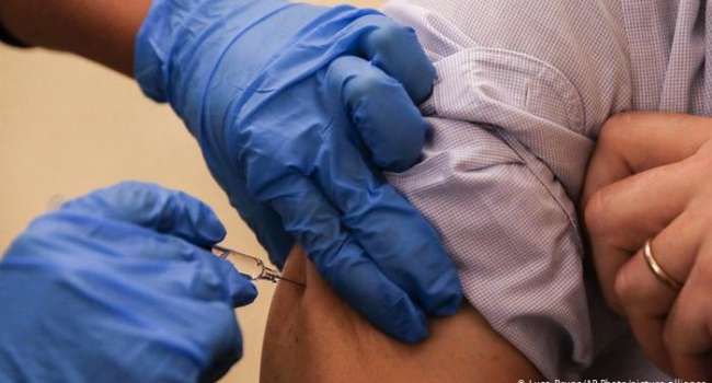 Общество: Вакцинация в Британии: Власть уже обеспечила прививками 15 миллионов человек