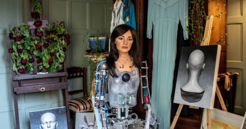 Общество: Робот-художник Ai-Da устроит в Лондоне выставку портретов