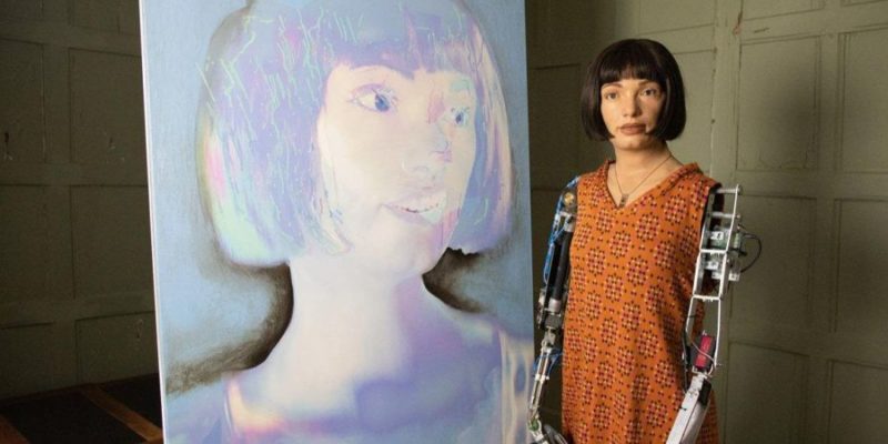 Общество: Селфи в зеркале. В Лондоне покажут выставку автопортретов первого в мире робота-художницы Ai-Da
