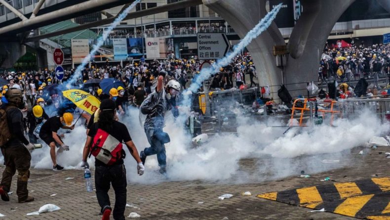 Общество: Британия эвакуирует из Гонконга 5 тысяч прозападных экстремистов