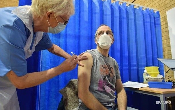 Общество: Британия намерена вакцинировать всех взрослых граждан до конца июля