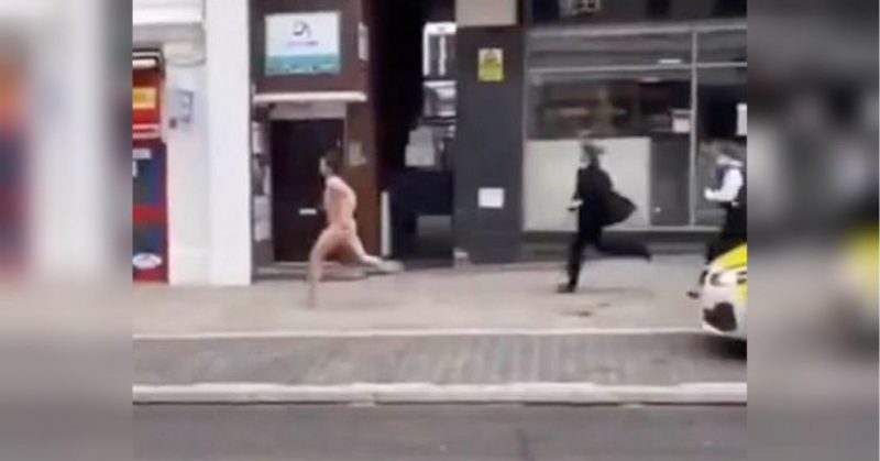 Общество: «Главное — без маски»: погоня полицейских за голым мужчиной по улице Лондона повеселила сеть