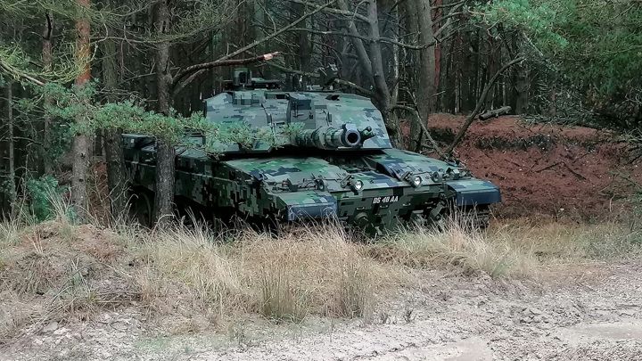 Общество: Британия отправит на лом десятки танков, оставшиеся машины модернизируют