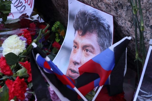 Общество: Послы США, Великобритании и Латвии возложили цветы к месту убийства Немцова