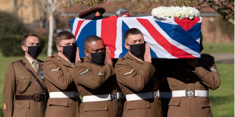 Общество: «Маяк надежды для мира». В Великобритании похоронили сэра Тома Мура, который собрал почти £39 млн для борьбы с коронавирусом