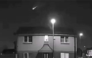 Общество: Видеофакт: В небе над Великобританией взорвался яркий метеор