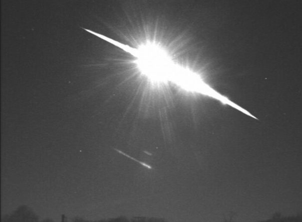 Общество: Над Великобританией пролетел яркий метеорит: видео