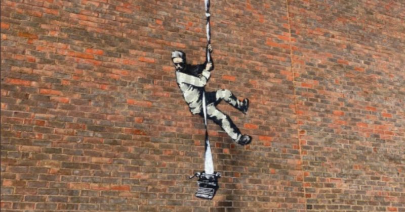 Общество: Граффити в стиле Бэнкси появились на стене бывшей тюрьмы в Англии, где сидел Оскар Уайльд