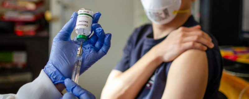 Общество: Британцы раскритиковали политику вакцинации в ЕС