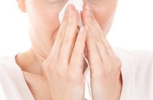 Общество: Переболевшая COVID-19 жительница Великобритании страдает от невыносимых запахов