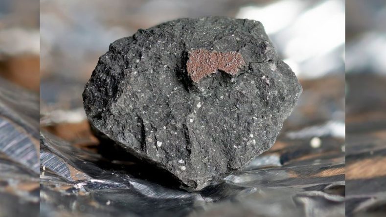 Общество: Несколько осколков упавшего метеорита найдены в Великобритании