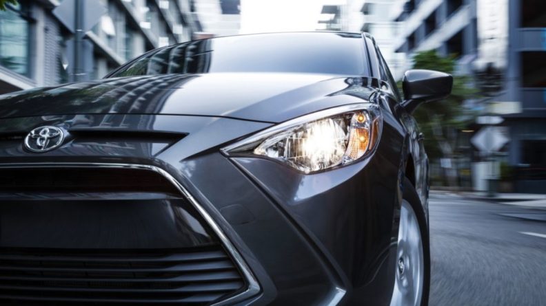 Общество: Японский Toyota Yaris признан автомобилем года в Великобритании