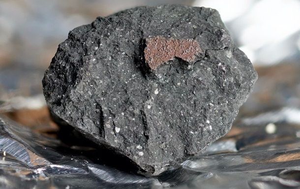 Общество: В Великобритании обнаружили блестящий метеорит