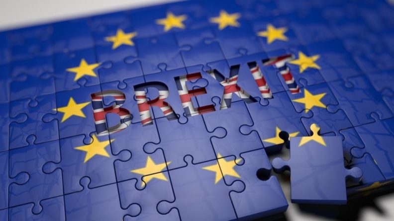 Общество: Еврокомиссия инициировала юридическую процедуру против Лондона из-за Brexit