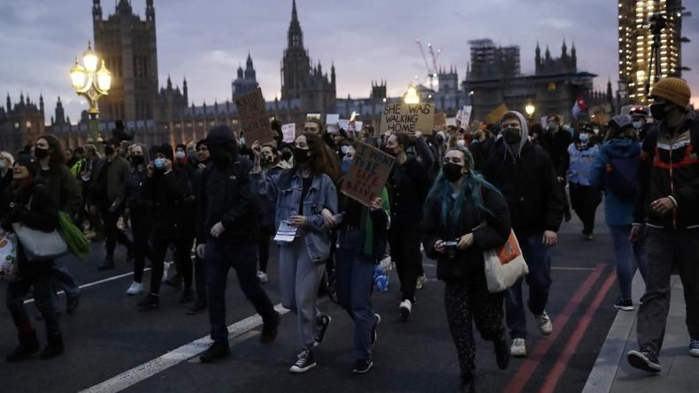 Общество: Лондон: акции протеста не прекращаются