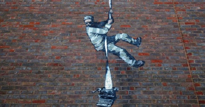 Общество: В Великобритании вандалы испортили граффити Бэнкси, изображающее Оскара Уайльда (фото)