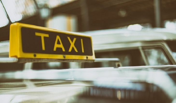 Общество: Десятки тысяч таксистов в Британии трудоустроят по решению суда
