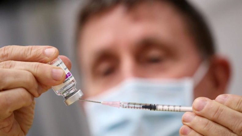 Общество: В Британии рекомендовали продолжить использование вакцины AstraZeneca