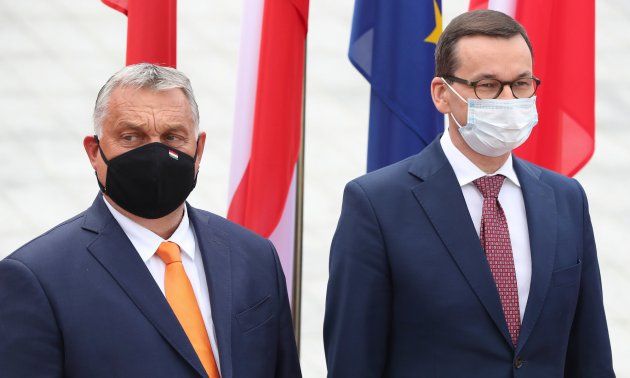 Общество: Польша и Венгрия после Brexit: удавит ли их евробюрократия?