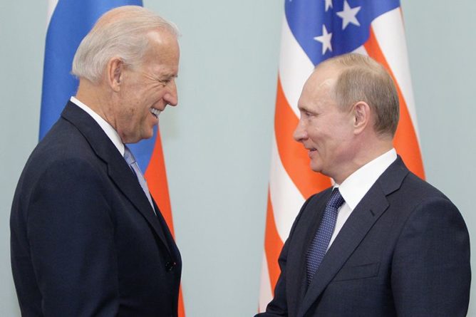 "Слабоумный Джо идет!": британцы оценили высказывания Байдена о Путине 19032021 Общество: "Слабоумный Джо идет!": британцы оценили высказывания Байдена о Путине