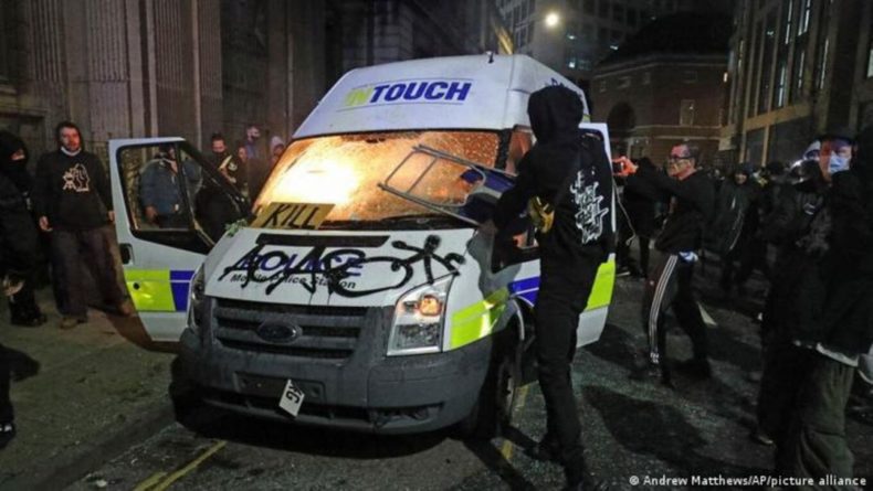 Общество: В Британии из-за нового закона о полиции произошли массовые столкновения: есть пострадавшие