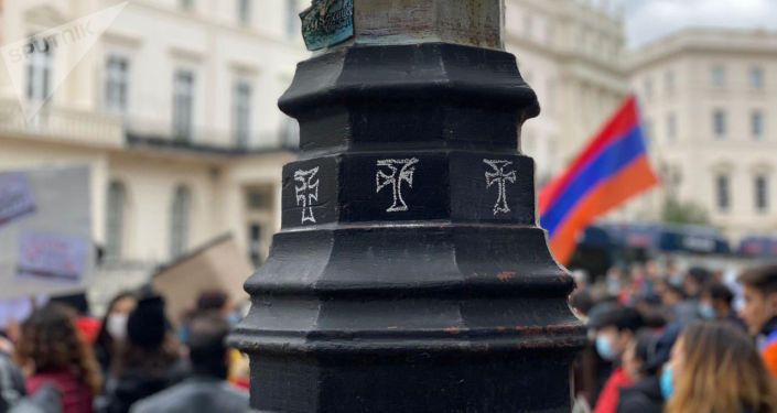 Общество: Культурный плагиат: "проазербайджанские" баннеры снимают со станций метро Лондона