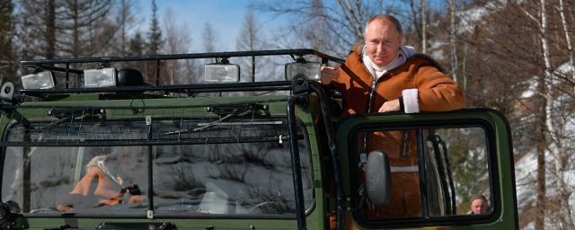 Общество: В Британии оценили отдых Путина и Шойгу на свежем воздухе