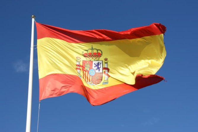 Общество: Испания отменяет запрет на въезд из Великобритании и мира