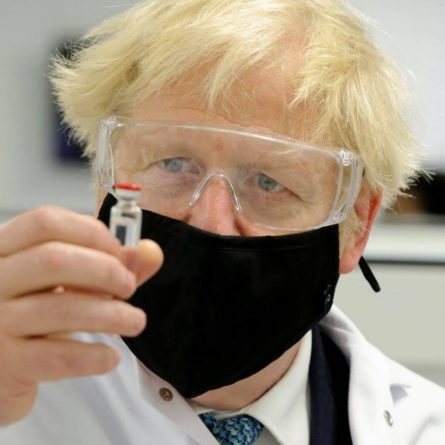 Общество: Борис Джонсон назвал «виновников» успеха Великобритании в вакцинации от коронавируса